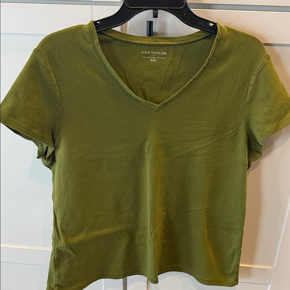 Ann Taylor Olive Green Short Sleeve V-Neck Tee